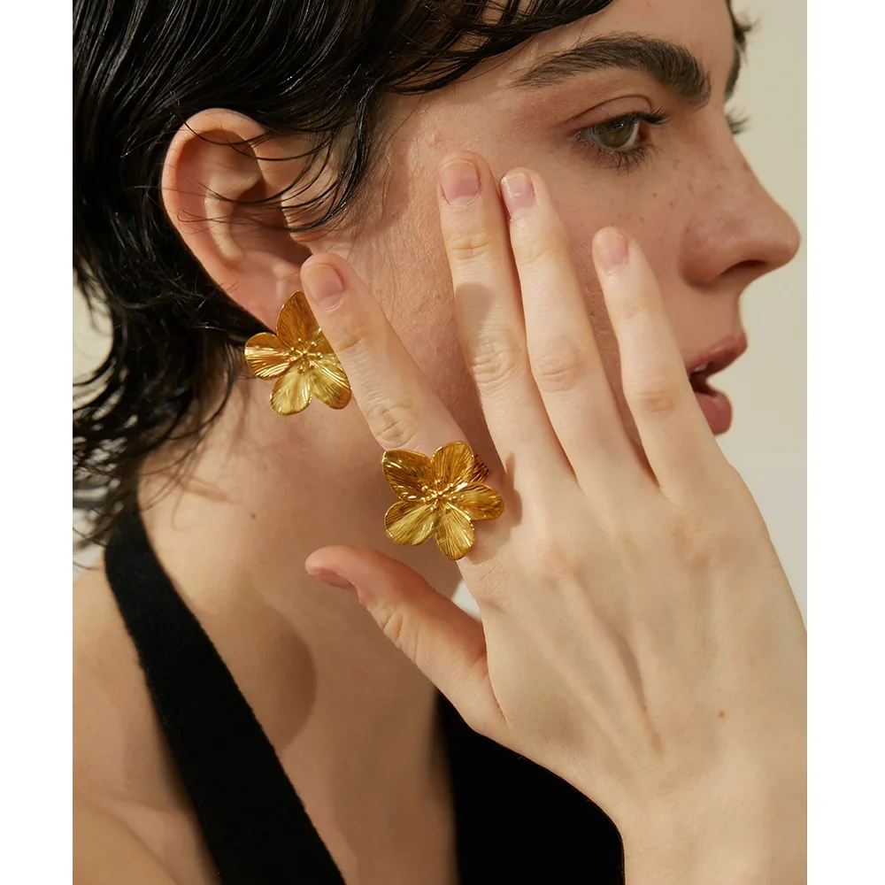 Golden Blossom: 18K Large Flower Open Ring - Image 5