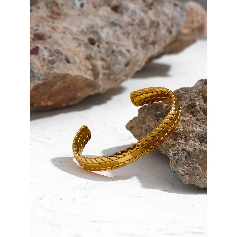 Golden Braided Elegance: 18k Gold Bangle Cuff Bracelet - Image 3
