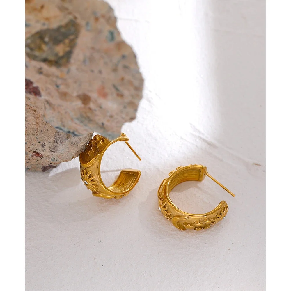 Celestial Eclipse: Sun and Moon Gold Hoop Earrings - Image 5