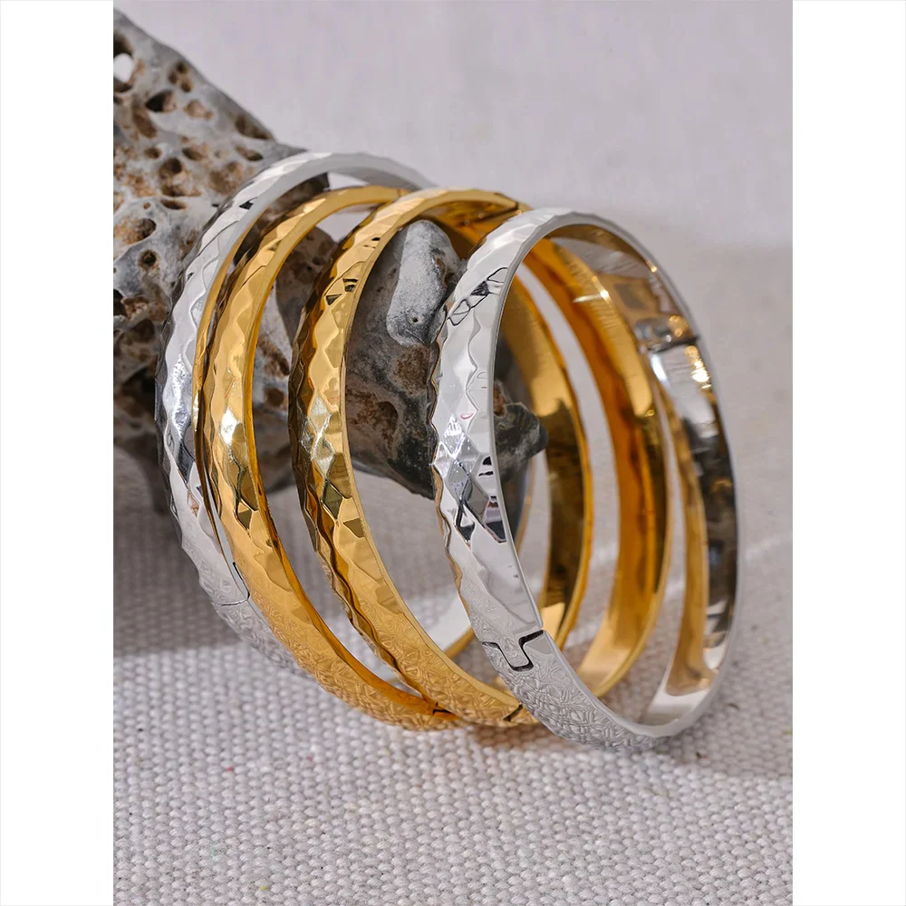 Geometric Pattern Gold/Silver Bangle Bracelet - Image 3