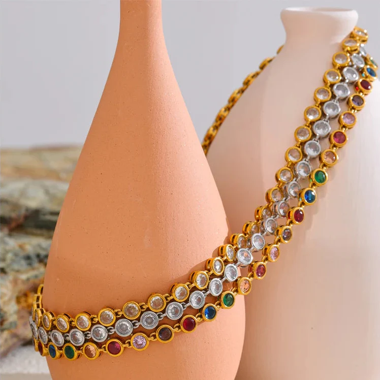 Lumière - White Round Bezel Necklace - Image 5