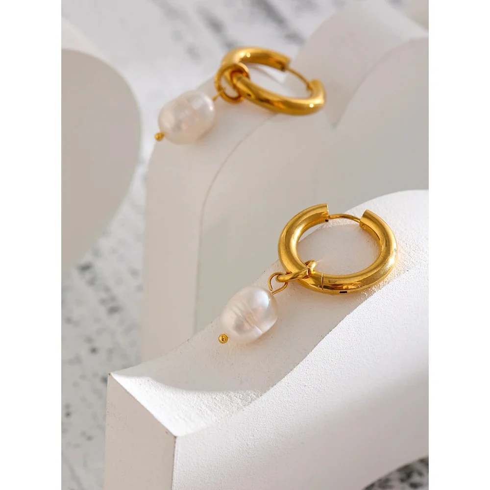 Oceanic Elegance - Gold Hoop Earrings with Natural Pearls - Image 4