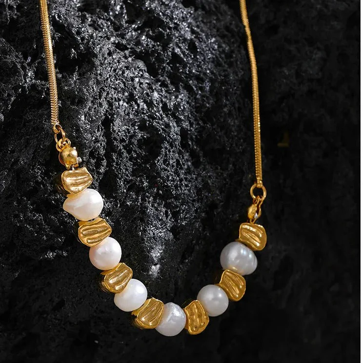 Oceanic Essence - Gold Necklace with Pearls - Image 4
