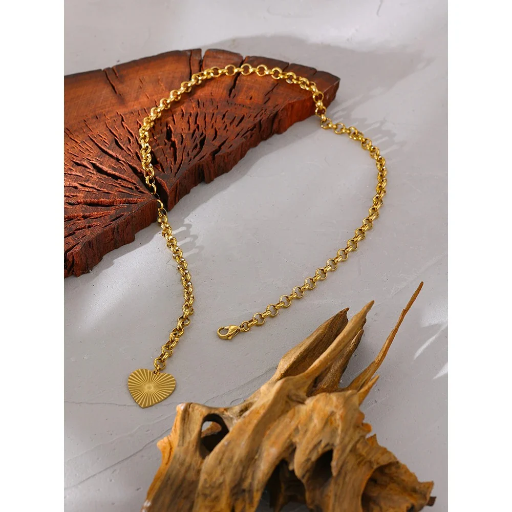 Run Freely - 18k Gold | Silver Heart Necklace - Image 3