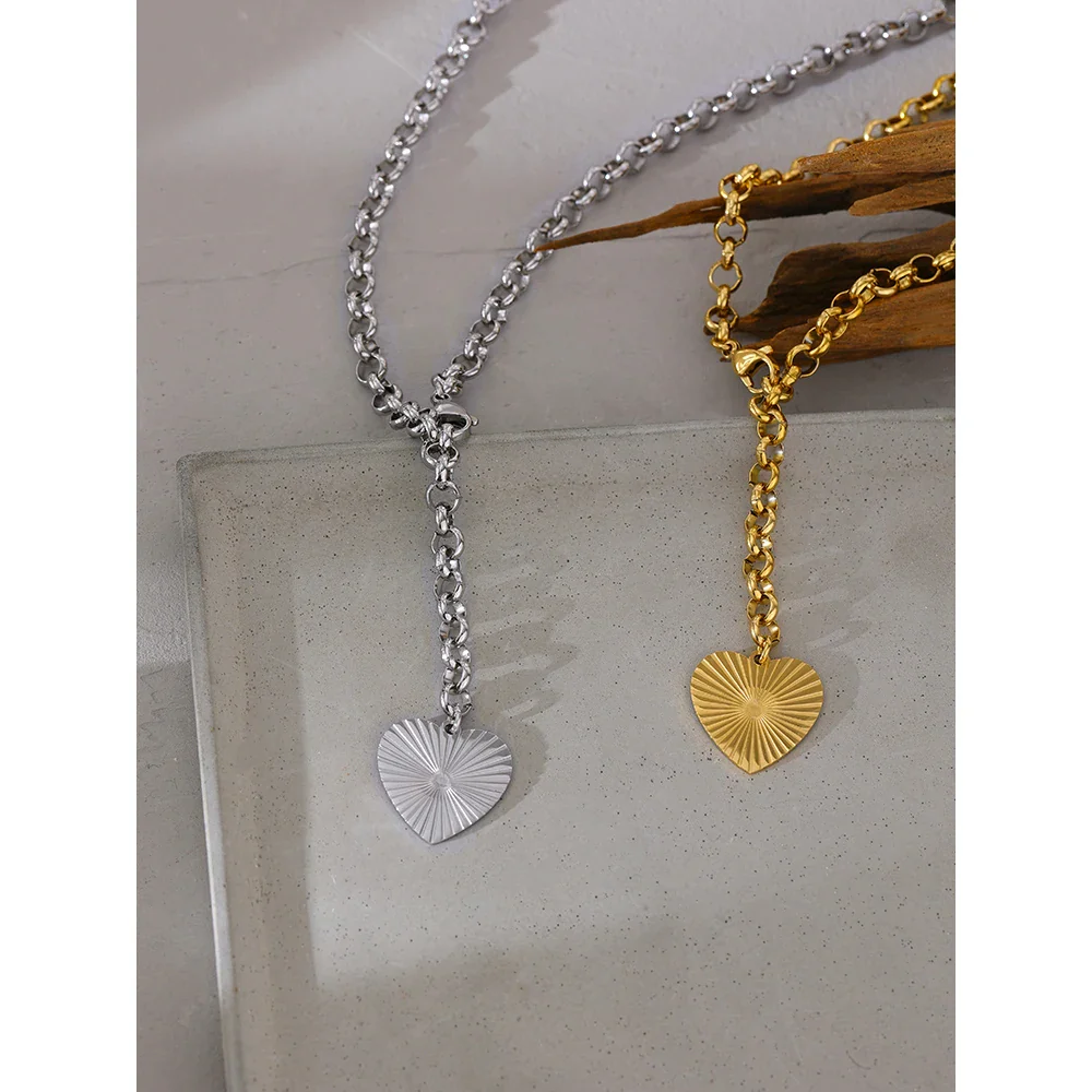 Run Freely - 18k Gold | Silver Heart Necklace - Image 4