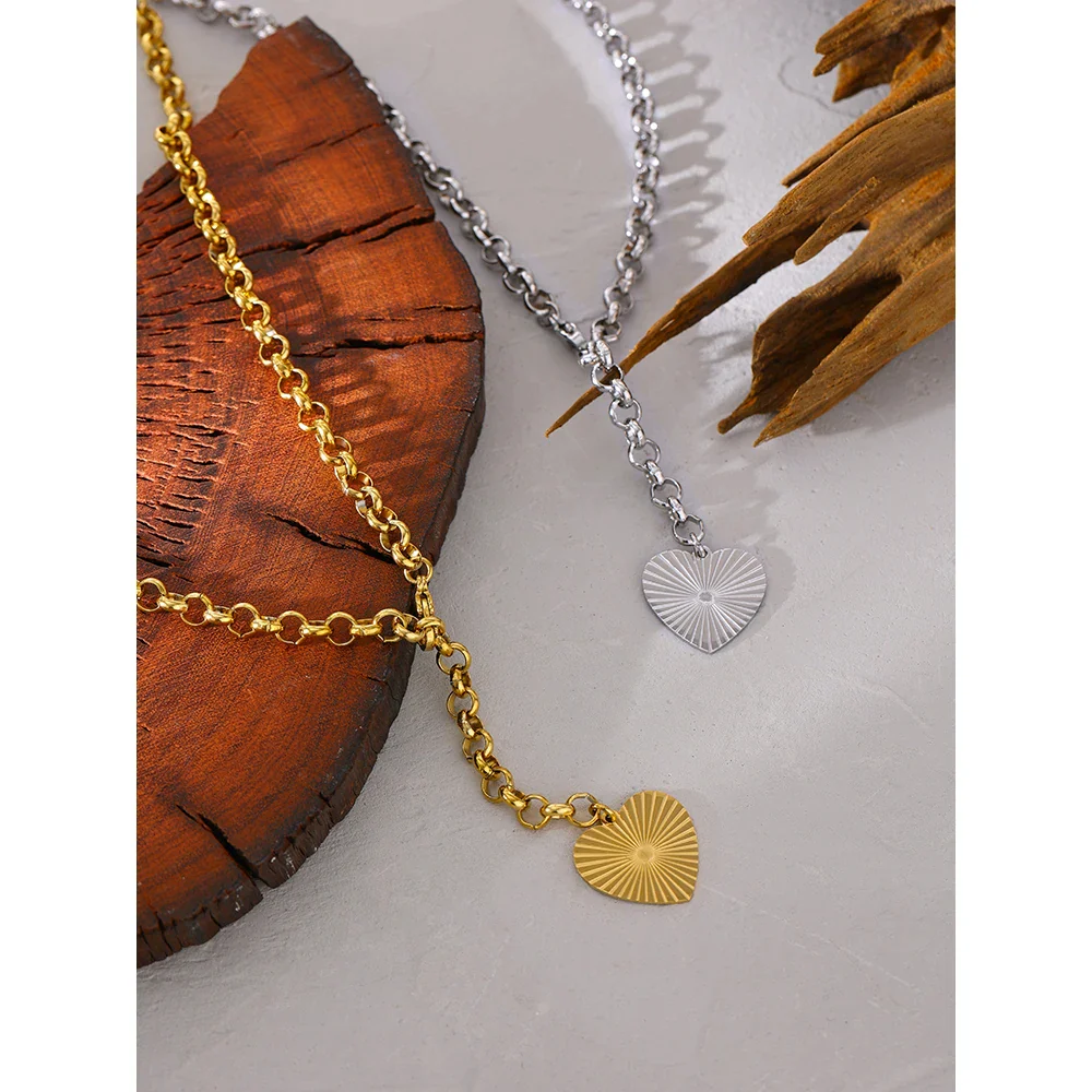 Run Freely - 18k Gold | Silver Heart Necklace - Image 5